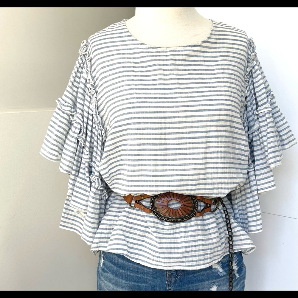 WHO WHAT WEAR Ruffle Sleeve Top